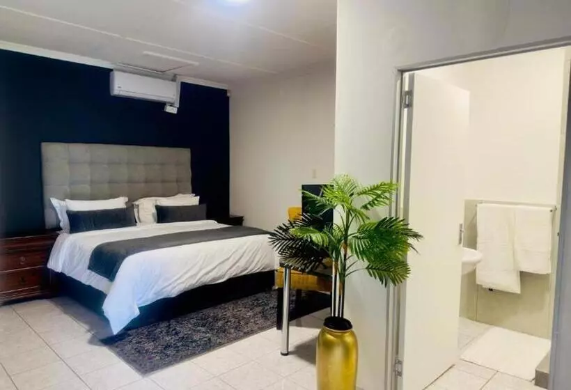 ペンション Room In Guest Room   Busa House Self Catering Guest House Caravan Park