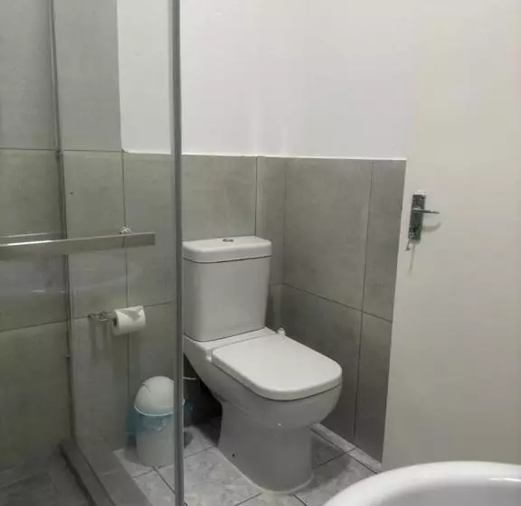 ペンション Room In Guest Room   Busa House Self Catering Guest House Caravan Park