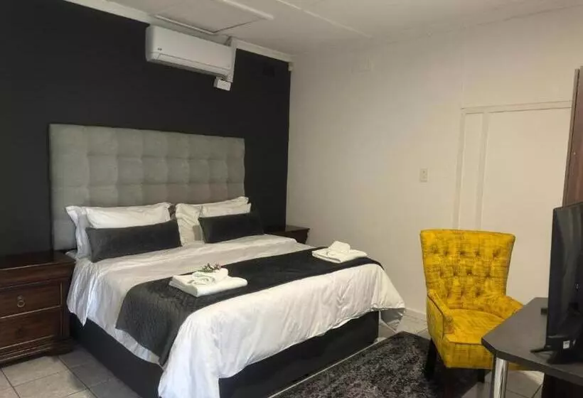 ペンション Room In Guest Room   Busa House Self Catering Guest House Caravan Park