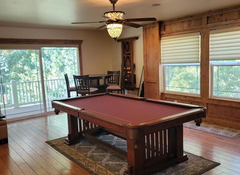 膳宿费 Trout Reflections