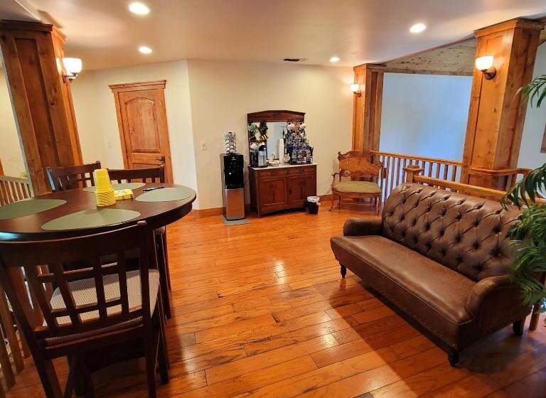 膳宿费 Trout Reflections