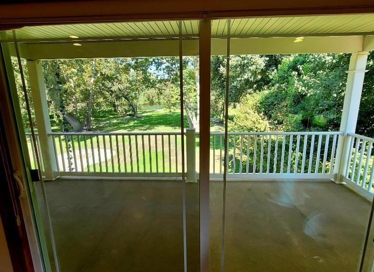 膳宿费 Trout Reflections