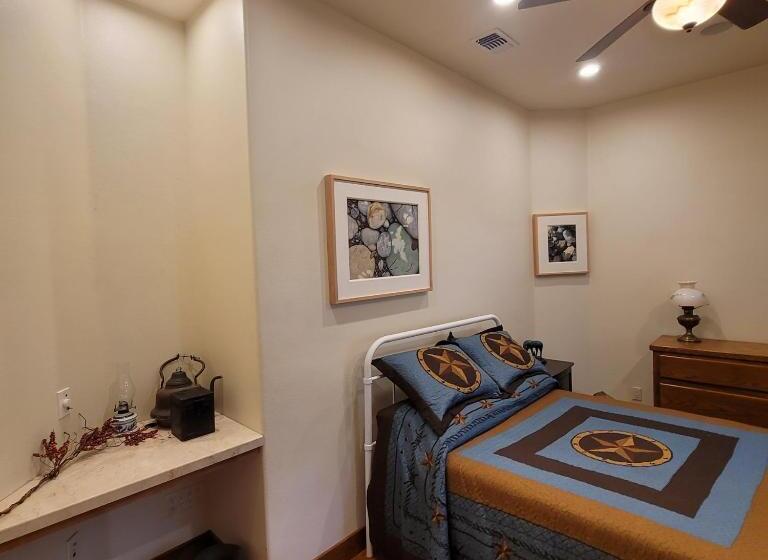 膳宿费 Trout Reflections