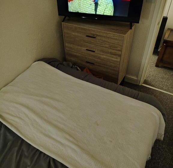 ユースホステル Terror Towers