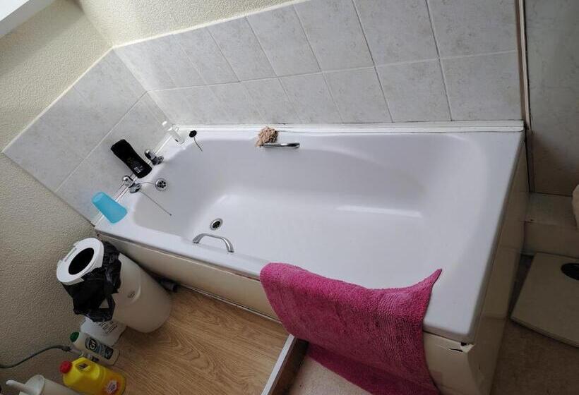 ユースホステル Terror Towers