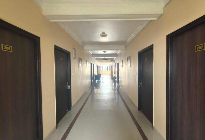 Hotel Super Collection O Rukanpura Patliputra Station Formerly Radhika Inn