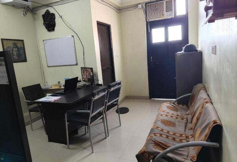 Hotel Super Collection O Rukanpura Patliputra Station Formerly Radhika Inn