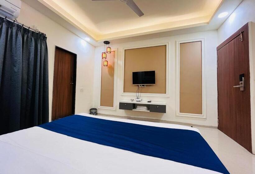 Goroomgo Hotel Jay Shree Palace Ujjain