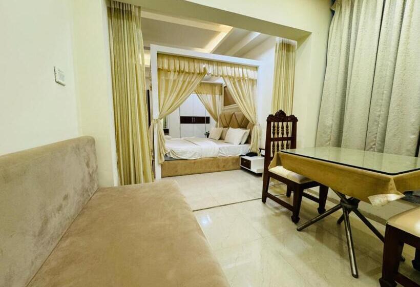 Goroomgo Hotel Jay Shree Palace Ujjain