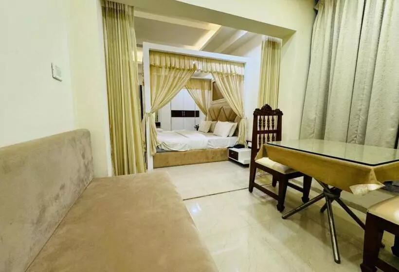 Goroomgo Hotel Jay Shree Palace Ujjain