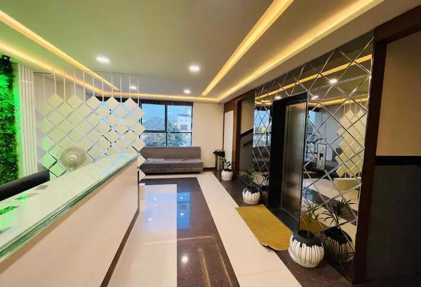 Goroomgo Hotel Jay Shree Palace Ujjain