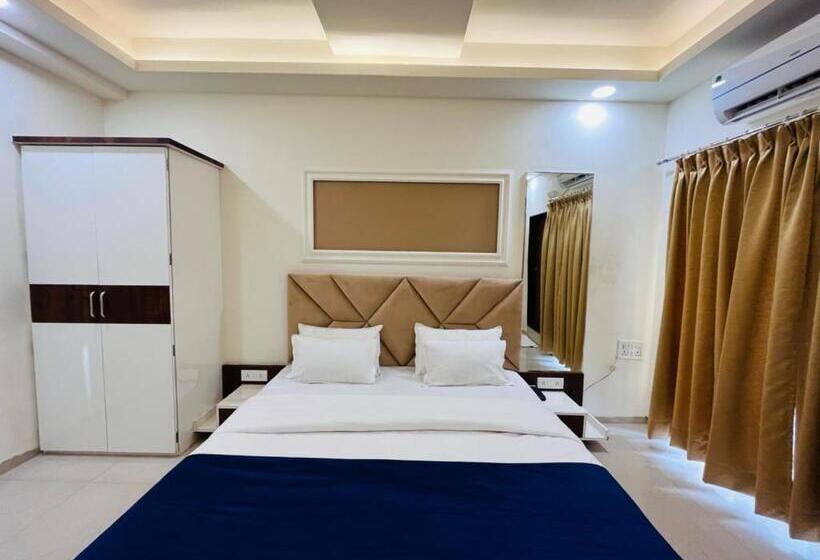 Goroomgo Hotel Jay Shree Palace Ujjain