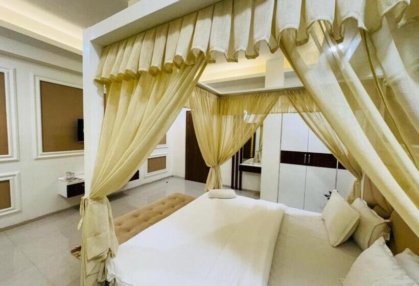 Goroomgo Hotel Jay Shree Palace Ujjain