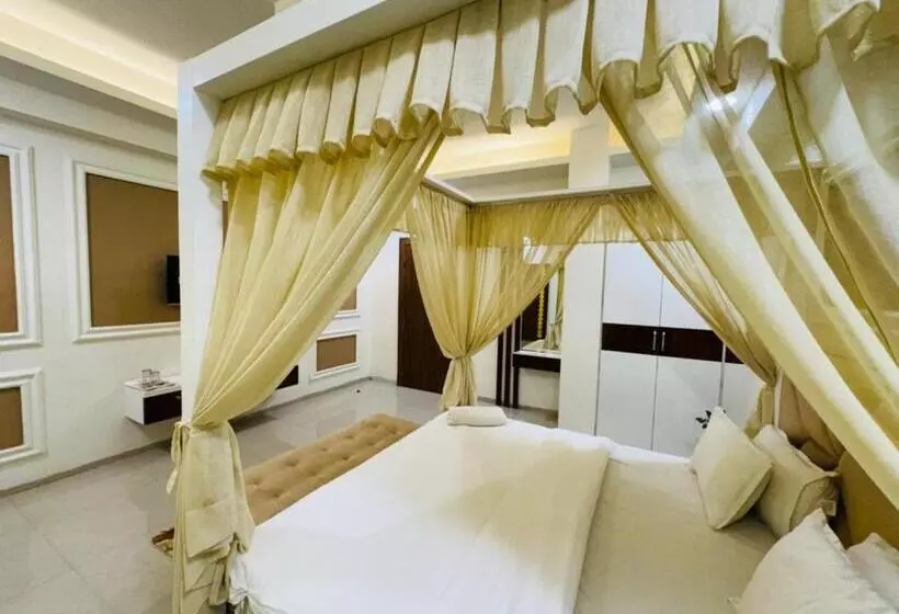 Goroomgo Hotel Jay Shree Palace Ujjain
