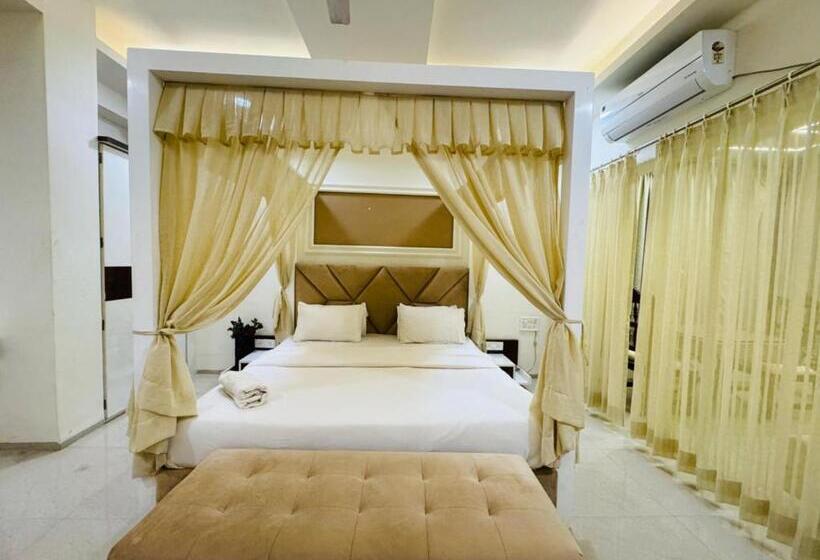 Goroomgo Hotel Jay Shree Palace Ujjain