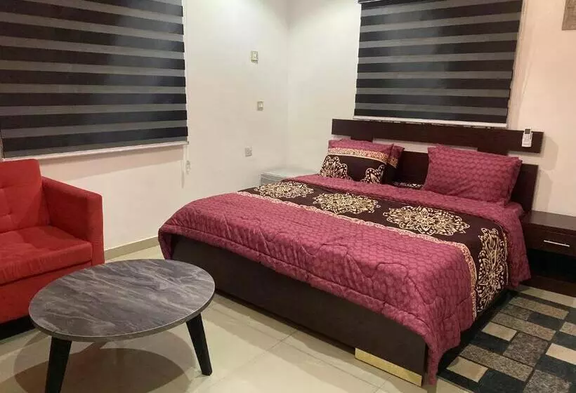 هتل Bom S Apartment Ltd