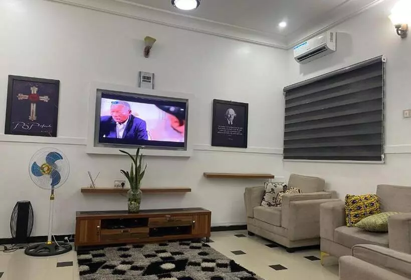 هتل Bom S Apartment Ltd