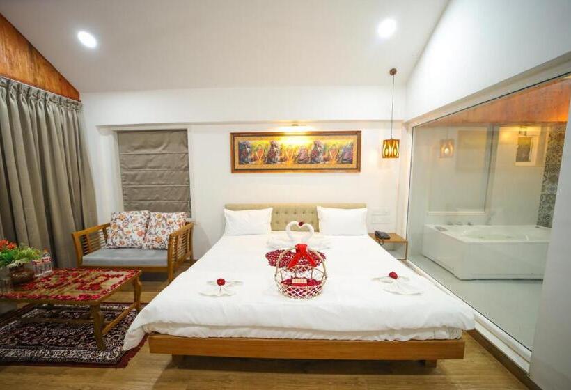 Otel Eshi Resorts And Restaurant   Bhimashankars Jungle Luxury Resort