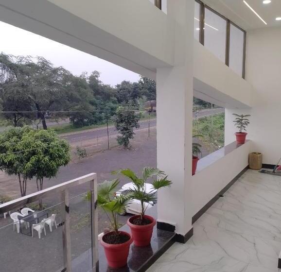 בית מלון כפרי Moonlight & Restaurant