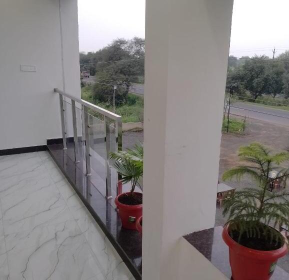 בית מלון כפרי Moonlight & Restaurant