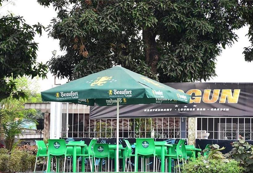 هتل Shogun Auberge Lounge Bar Terrasse