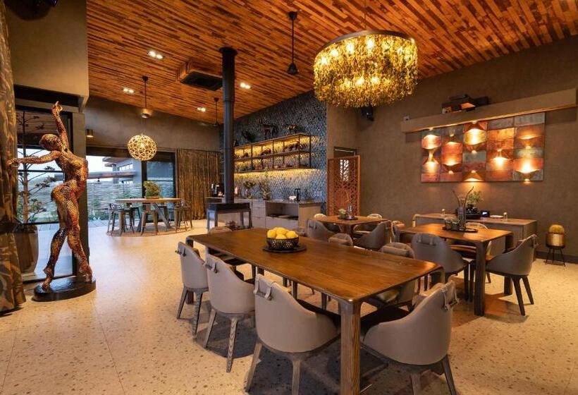 בית מלון כפרי Ximuwu Safari Lodge