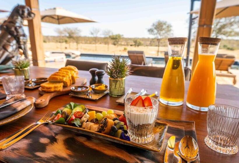 בית מלון כפרי Ximuwu Safari Lodge