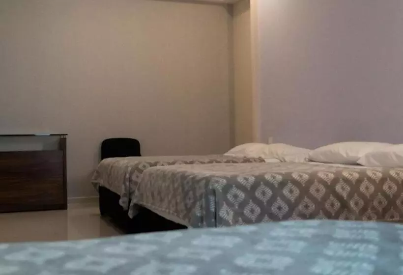 Infinity Suites Habitación Triple 212