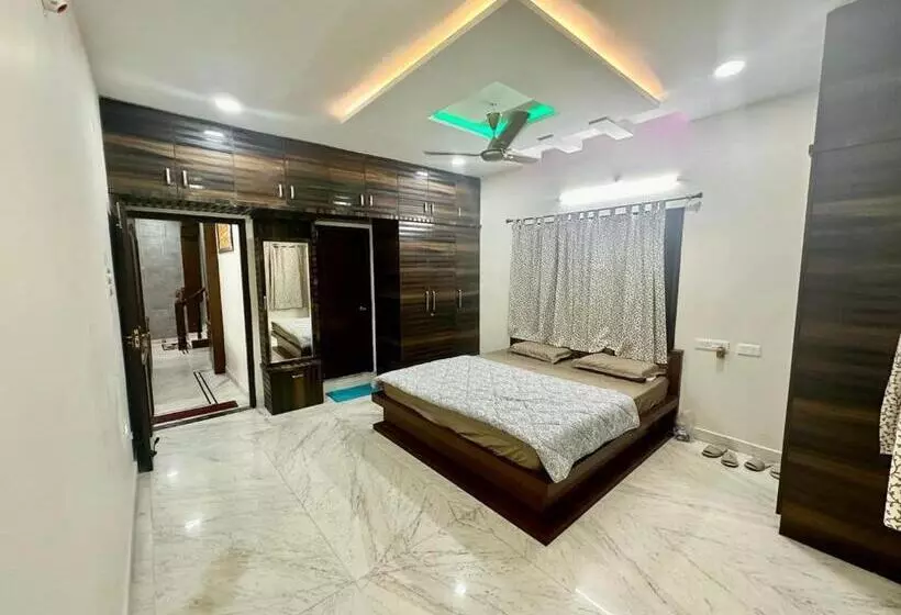 ペンション Arshiv S Mansion