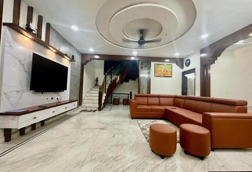 פנסיון Arshiv S Mansion