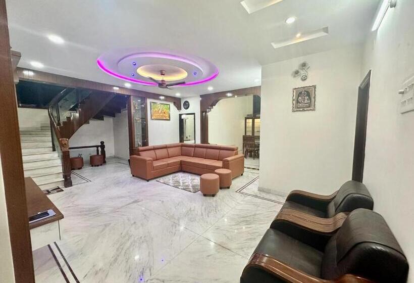 פנסיון Arshiv S Mansion