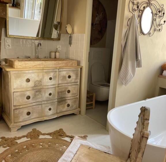 Pensiune La Suite Drômoise 1809