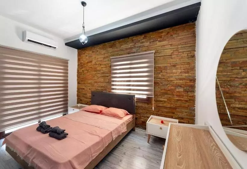 ペンション Nicosia Suites