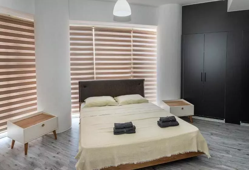 ペンション Nicosia Suites