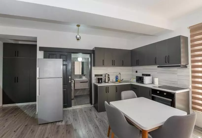ペンション Nicosia Suites