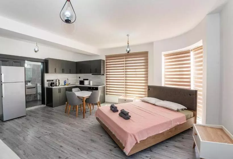 ペンション Nicosia Suites