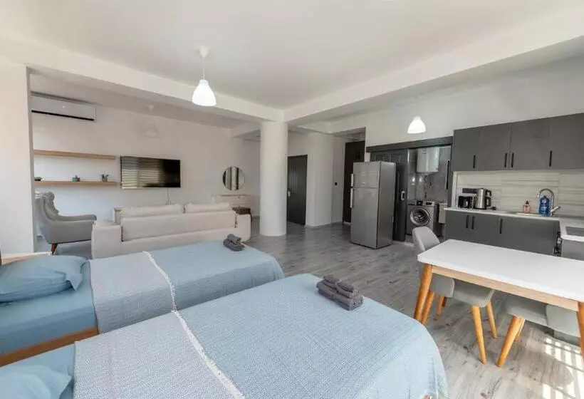 ペンション Nicosia Suites