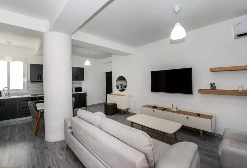 ペンション Nicosia Suites