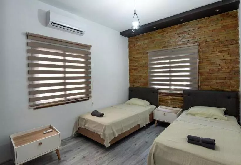 ペンション Nicosia Suites