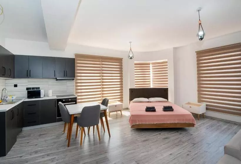 ペンション Nicosia Suites