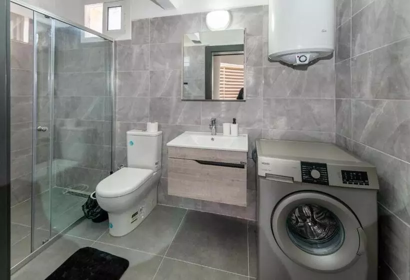 ペンション Nicosia Suites
