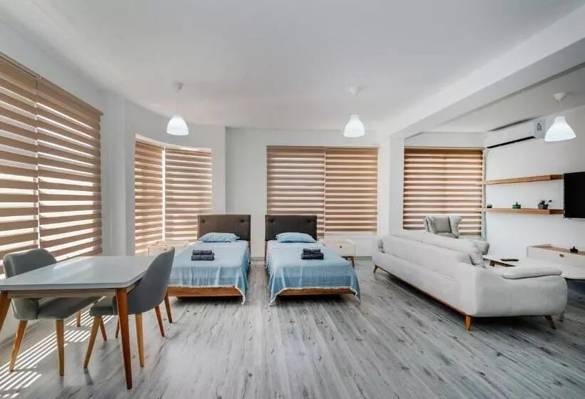 ペンション Nicosia Suites