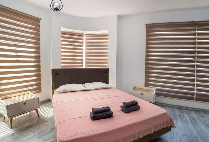 ペンション Nicosia Suites