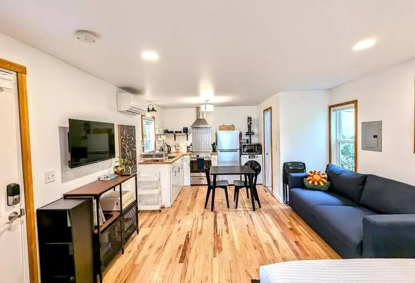ペンション Private Suite Close To The Airport & Food Scene!