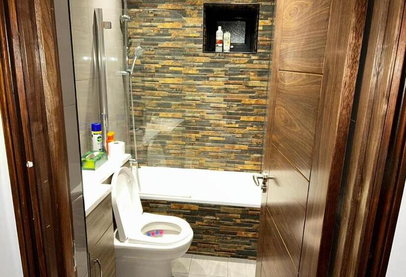 פנסיון Ruislip Guest House