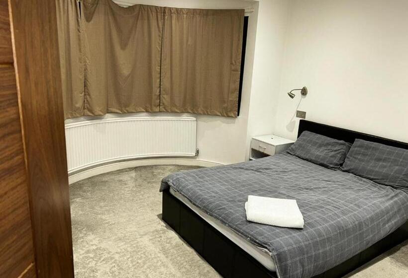 פנסיון Ruislip Guest House