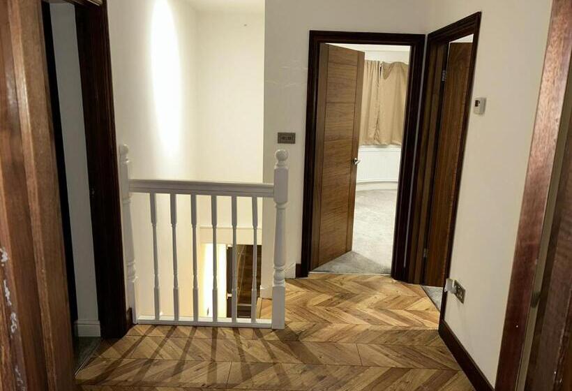 פנסיון Ruislip Guest House