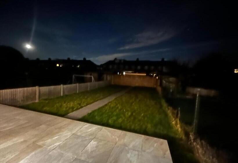 פנסיון Ruislip Guest House