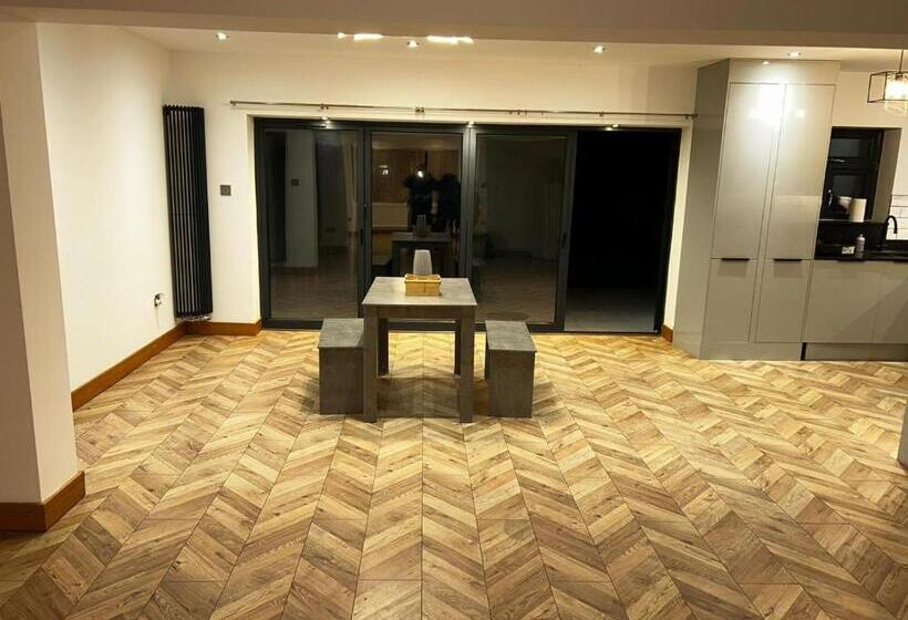 פנסיון Ruislip Guest House