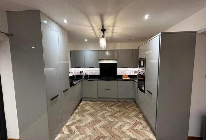 פנסיון Ruislip Guest House